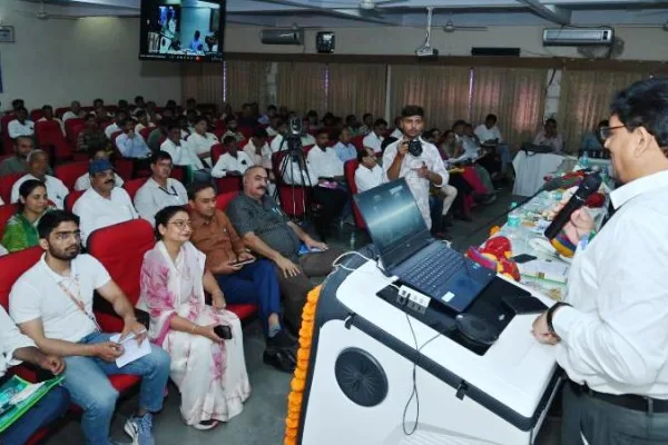 प्रदेश में मूंगफली अर्थव्यवस्था को सशक्त बनाने हेतु कार्यशाला आयोजित: किसानों और निर्यातकों को मिली तकनीकी जानकारी