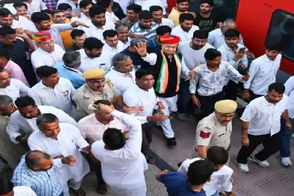 पूर्व मुख्यमंत्री अशोक गहलोत बीकानेर पहुंचे: धनखड़ के इस्तीफे पर उठाए सवाल, बोले- रहस्य बना हुआ है
