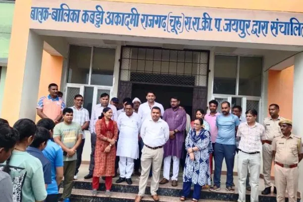 चूरू कलेक्टर अभिषेक सुराणा ने राजगढ़ उपखंड का दौरा कर व्यवस्थाओं का जायजा लिया