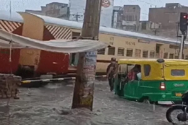 बीकानेर में मानसून की सबसे तेज बारिश, जनजीवन अस्त-व्यस्त, केईएम रोड फिर बना तालाब