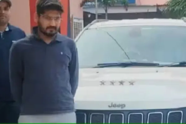 गर्लफ्रेंड से ठगी करने वाला शातिर आरोपी गिरफ्तार, एक भाई IAS तो दूसरा IPS