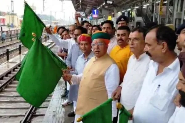 केंद्रीय मंत्री अर्जुन राम मेघवाल ने हनुमानगढ़ तक विस्तारित दादर-लालगढ़ एक्सप्रेस का किया शुभारंभ
