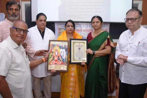 एसपीएमसी में महर्षि दधीचि जयंती पर देहदानियों के परिजनों का सम्मान