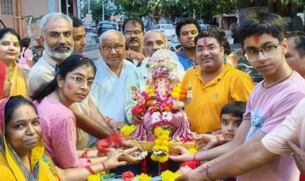 डॉ. सत्यप्रकाश आचार्य के निवास पर इको-फ्रेंडली गणपति विसर्जन