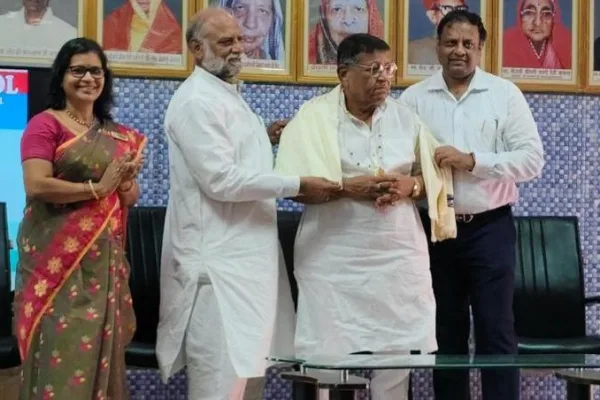 एसजेपीएस में शिक्षक दिवस पर रंगारंग कार्यक्रम से हुआ शिक्षकों का सम्मान