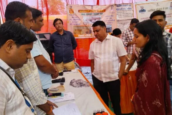 अतिरिक्त जिला कलेक्टर ने किया ग्रामीण सेवा शिविर का निरीक्षण