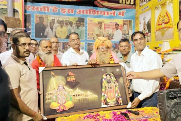 रैन-बसेरे में महामंडलेश्वर स्वामी विशोकानंद भारती का अभिनंदन, सेवा को बताया श्रेष्ठ मानव धर्म