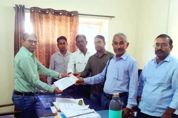 ओवरटाइम और सुरक्षा उपकरण सहित 7 सूत्रीय मांगों को लेकर प्रदर्शन