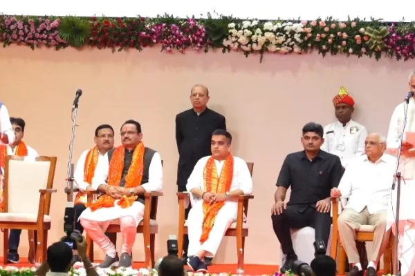 मुख्यमंत्री भूपेंद्र पटेल की कैबिनेट में व्यापक फेरबदल, हर्ष संघवी बने उपमुख्यमंत्री रिवाबा जडेजा को भी मंत्री पद