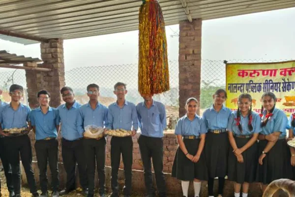 पॉलिथीन’ से गौ माता को खतरा – नालन्दा स्कूल ने वृत्तचित्र दिखाकर छात्रों को किया जागरूक