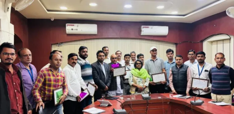 उत्कृष्ट कार्य करने वाले 20 बीएलओ को जिला निर्वाचन अधिकारी ने किया सम्मानित