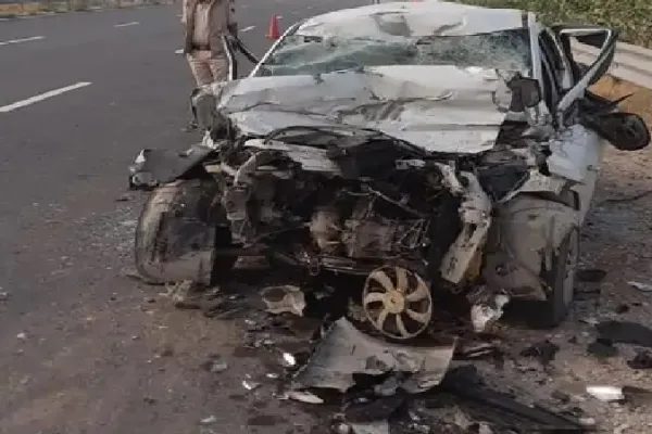 भारतमाला एक्सप्रेसवे पर दर्दनाक सड़क हादसा में एक युवक की मौत, दूसरा वेंटिलेटर पर