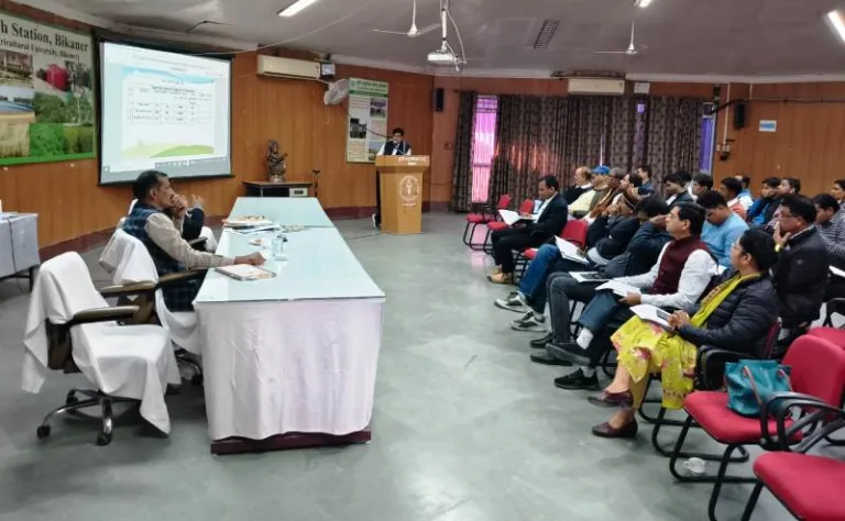 बीकानेर खण्ड की मासिक तकनीकी कार्यशाला एवं समीक्षा बैठक आयोजित, किसानों को समयबद्ध लाभ पहुँचाने पर जोर