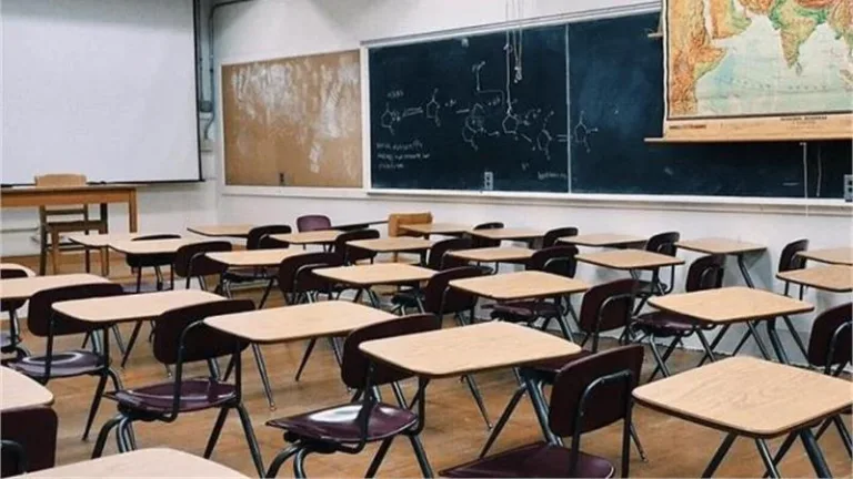 प्राइवेट स्कूलों की मनमर्जी पर लगाम, दिल्ली सरकार ने फीस नियंत्रण के लिए नया कानून लागू किया