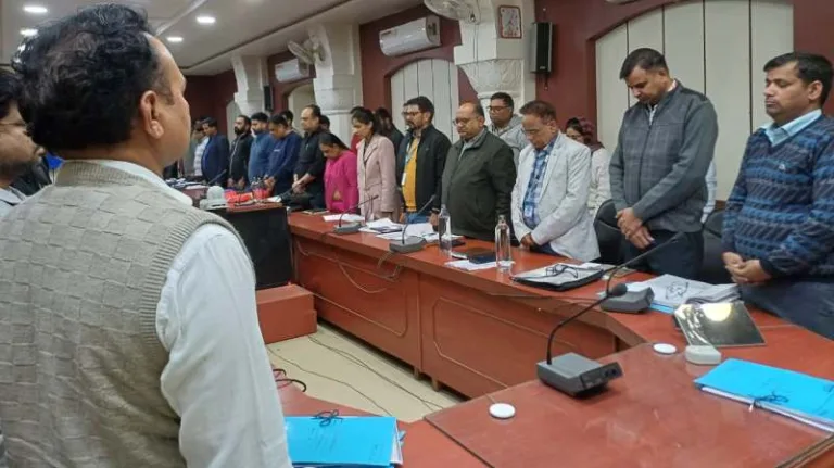 जिला स्वास्थ्य समिति की बैठक: निशुल्क दवा योजना में बीकानेर का दबदबा, लगातार 44 महीनों से प्रदेश में नंबर-1