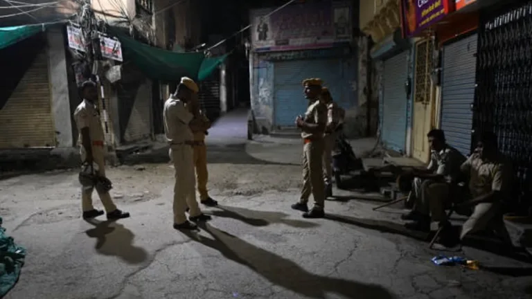 महिला मैनेजर से गैंगरेप, अपनों ने ही घर छोड़ने के बहाने लूटी अस्मत