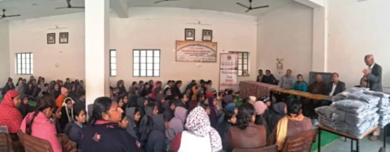 महावीर इंटरनेशनल ने गंगाशहर स्कूल में छात्राओं को वितरित किए स्वेटर